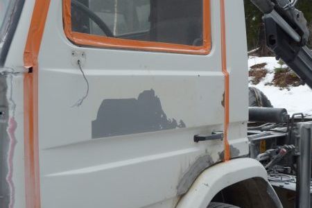 Kuorma-auto ennen soodapuhallusta Kuorma-auto ennen soodapuhallusta
